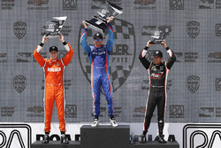 Podium: race winner Scott Dixon, Chip Ganassi Racing Honda, second place Josef Newgarden, Team Penske Chevrolet, third place Helio Castroneves, Team Penske Chevrolet