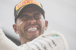 Race winner Lewis Hamilton, Mercedes AMG F1, sprays Champagne from the podium