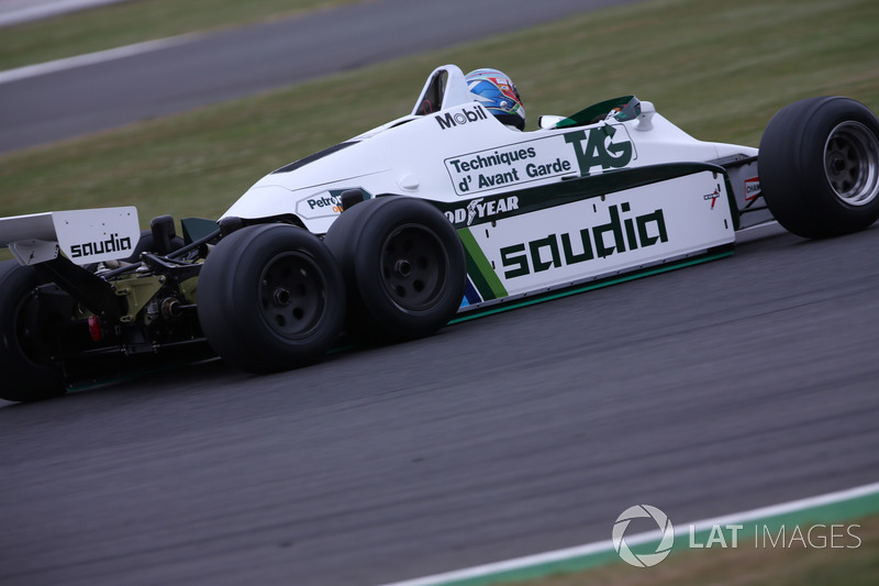 Paul di Resta, en el  Williams FW08B Cosworth 1982 de 6 ruedas coche de F1