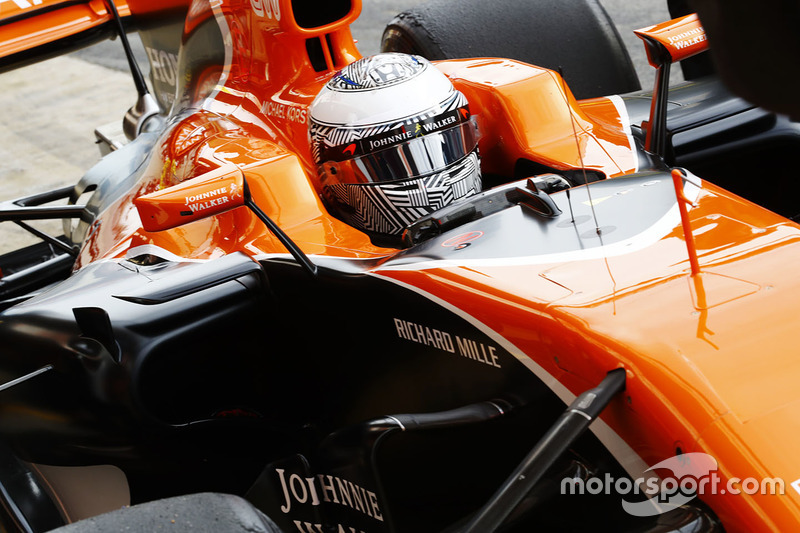 Fernando Alonso, McLaren MCL32.