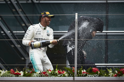 Podium: Lewis Hamilton, Mercedes AMG, sprays Aldo Costa, Engineering Director, Mercedes AMG, with Ch