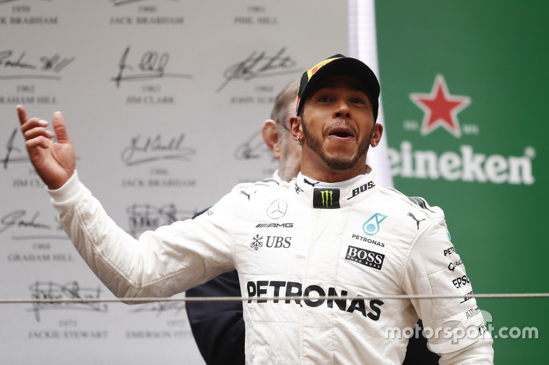 Lewis Hamilton, Mercedes AMG, celebra en el podio