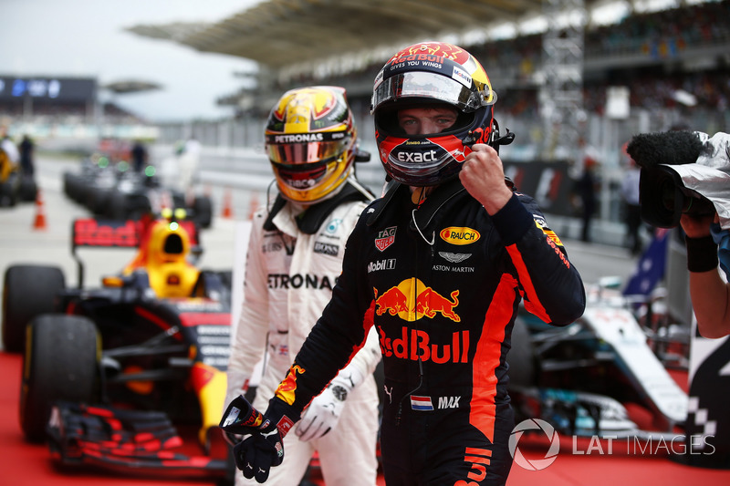 Макс Ферстаппен, Red Bull Racing, и Льюис Хэмилтон, Mercedes AMG F1