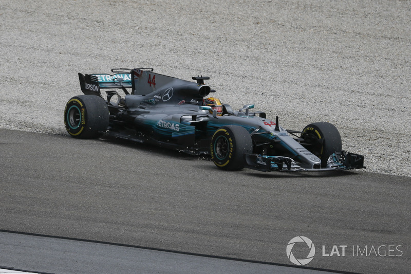 Lewis Hamilton, Mercedes-Benz F1 W08 runs wide through the gravel
