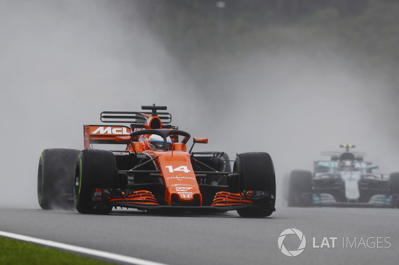 Fernando Alonso, McLaren MCL32, mit Cockpitschutz Halo