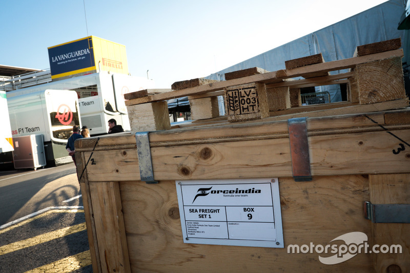Sahara Force India F1 Team carga hacia Melbourne