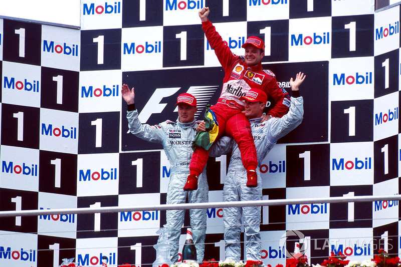 Podium : le vainqueur Rubens Barrichello, Ferrari F1 2000, le second Mika Hakkinen, Mclaren MP4-15, le troisième David Coulthard, Mclaren MP4-15