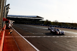 #32 United Autosports, Ligier JSP217 - Gibson: William Owen, Hugo de Sadeleer, Filipe Albuquerque takes the checkered flag