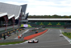 #2 Porsche Team Porsche 919 Hybrid: Timo Bernhard, Earl Bamber, Brendon Hartley