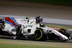 Lance Stroll, Williams FW40, loopt uit zijn auto