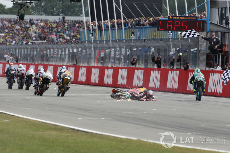 Bo Bendsneyder, Red Bull KTM Ajo y la bandera a cuadros