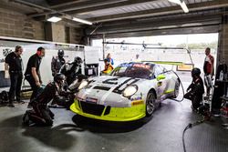 #911 Walkinshaw GT3, Porsche 911 GT3 R: Earl Bamber, Kevin Estre, Laurens Vanthoor