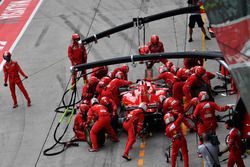 Sebastian Vettel, Ferrari SF70H pit stop