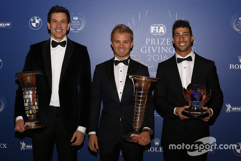 Toto Wolff, Mercedes AMG F1, le champion du monde Nico Rosberg, Mercedes AMG F1, Daniel Ricciardo, Red Bull Racing