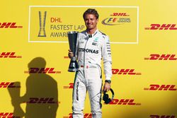 Nico Rosberg, Mercedes AMG F1 reçoit le trophée DHL du meilleur tour