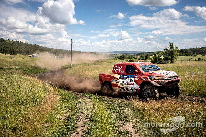 #116 Toyota Hilux: Yong Zhou, Pascal Maimon