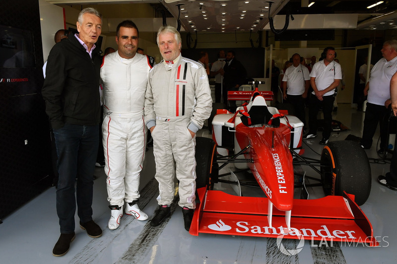 Tony Gardine, Zsolt Baumgartner, F1 Experiences 2-Seater driver and Kevin Eason, F1 Experiences 2-Seater passenger