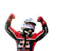Race winner Jamie Whincup, Triple Eight Race Engineering Holden