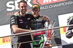 Podium: racewinnaar Jonathan Rea, Kawasaki Racing