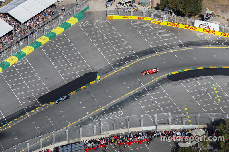 Lewis Hamilton, Mercedes AMG F1, W08; Sebastian Vettel, Ferrari, SF70H