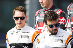 Гонщики McLaren Стоффель Вандорн и Фернандо Алонсо