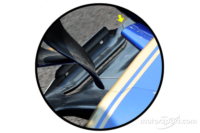 Sauber C36 floor slot