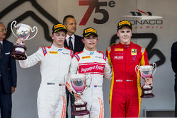 Podium : le vainqueur Nyck De Vries, Rapax, le deuxième Johnny Cecotto, Rapax, le troisième Gustav Malja, Racing Engineering