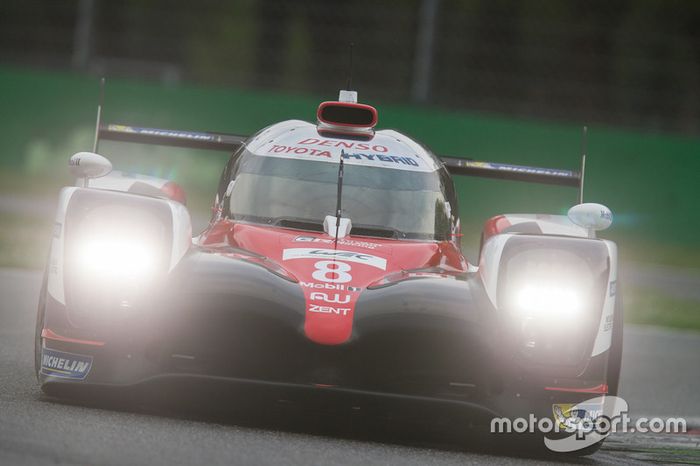 #8 Toyota Gazoo Racing Toyota TS050 Hybrid: Anthony Davidson, Nicolas Lapierre, Kazuki Nakajima