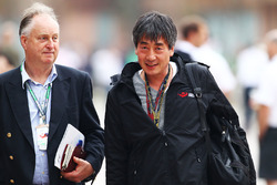 Barry Bland, Yung Cho Chung, CEO & President Korea Auto Valley Operation
