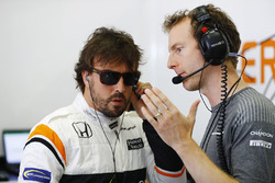 Fernando Alonso, McLaren, Mark Temple, Race Engineer, McLaren