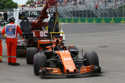 The car Fernando Alonso, McLaren MCL32 is recovered in FP1