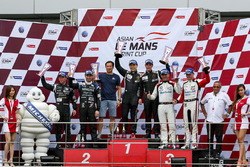 Podium GT: winners #98 Arrows Racing Lamborghini Gallardo GT3 FL2: Maxx Ebenal, Michael Choi, second