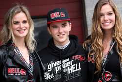 Attila Tassi, M1RA, Honda Civic TCR with grid girls