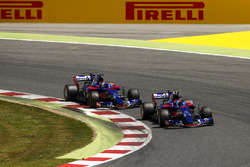 Carlos Sainz Jr., Scuderia Toro Rosso STR12, Daniil Kvyat, Scuderia Toro Rosso STR12