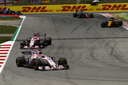 Sergio Perez, Sahara Force India F1 VJM10, Esteban Ocon, Sahara Force India F1 VJM10, Nico Hulkenberg, Renault Sport F1 Team RS17