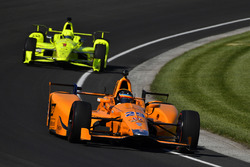 Fernando Alonso, Andretti Autosport Honda, Simon Pagenaud, Team Penske Chevrolet