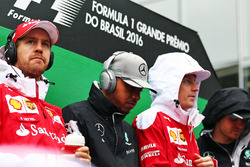 (L to R): Sebastian Vettel, Ferrari with Lewis Hamilton, Mercedes AMG F1, Kimi Raikkonen, Ferrari, and Nico Rosberg, Mercedes AMG F1, on the drivers parade