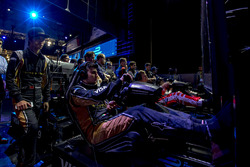 Ma Qing Hau, Techeetah guarda il compagno di squadra Enzo Bonito