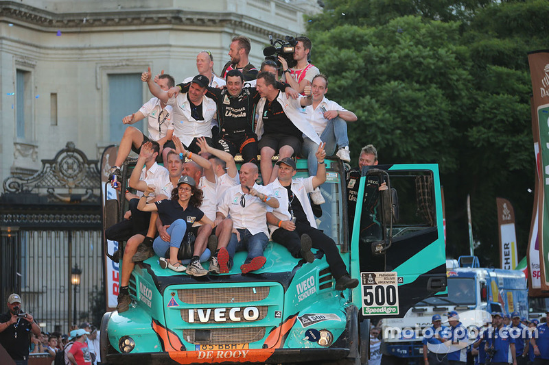 #500 Team De Rooy Iveco: Gerard de Rooy, Moises Torrallardona, Darek Rodewald at the finish