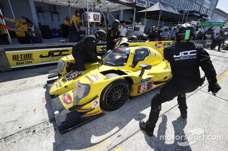 #85 JDC/Miller Motorsports ORECA 07: Mikhail Goikhberg, Chris Miller, Stephen Simpson, Pit stop
