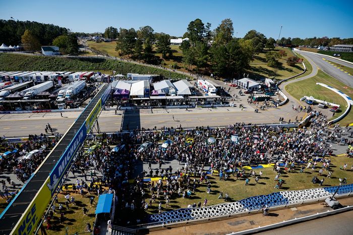 Pre-race fan walk