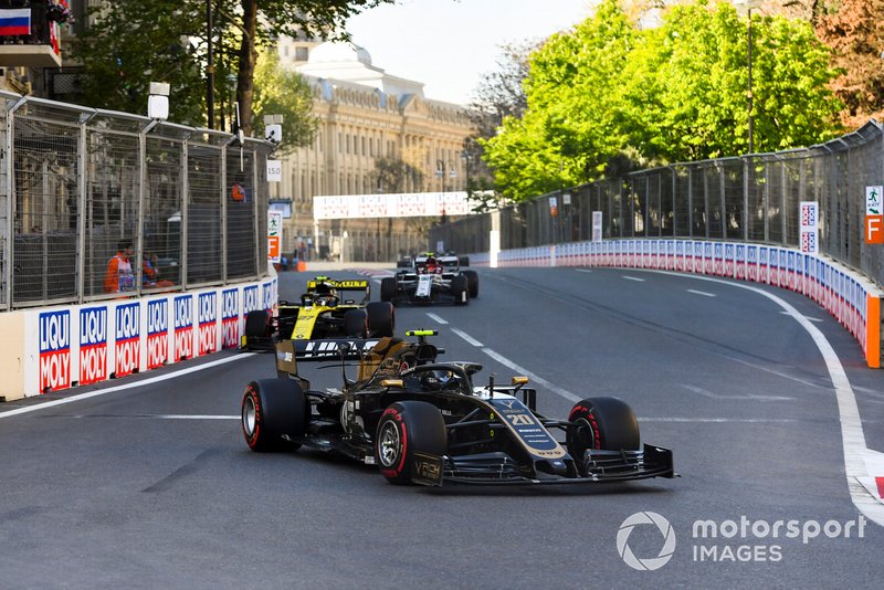 Kevin Magnussen, Haas F1 Team VF-19, Nico Hulkenberg, Renault R.S. 19, y Antonio Giovinazzi, Alfa Romeo Racing C38