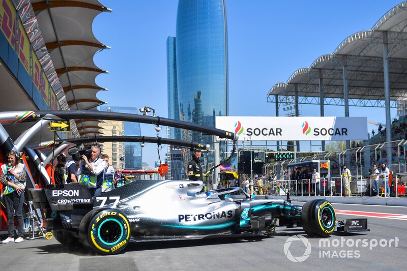 Valtteri Bottas, Mercedes AMG W10, lascia il garage
