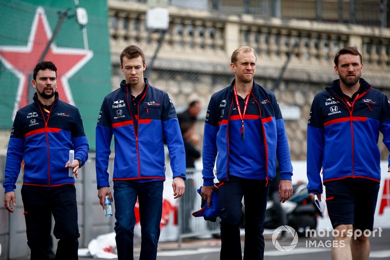 Daniil Kvyat, Toro Rosso walks the track