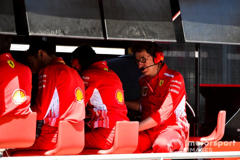 Mattia Binotto, Team Principal Ferrari, sur le muret des stands