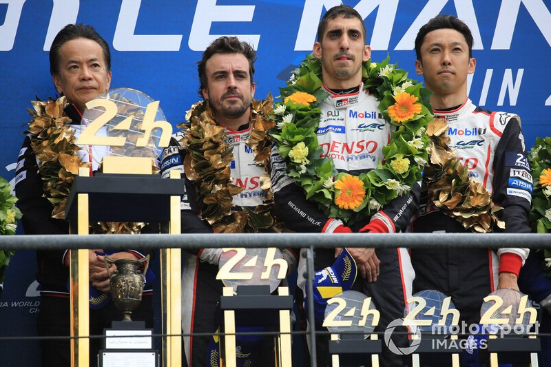 Les vainqueurs #8 Toyota Gazoo Racing Toyota TS050: Sébastien Buemi, Kazuki Nakajima, Fernando Alonso