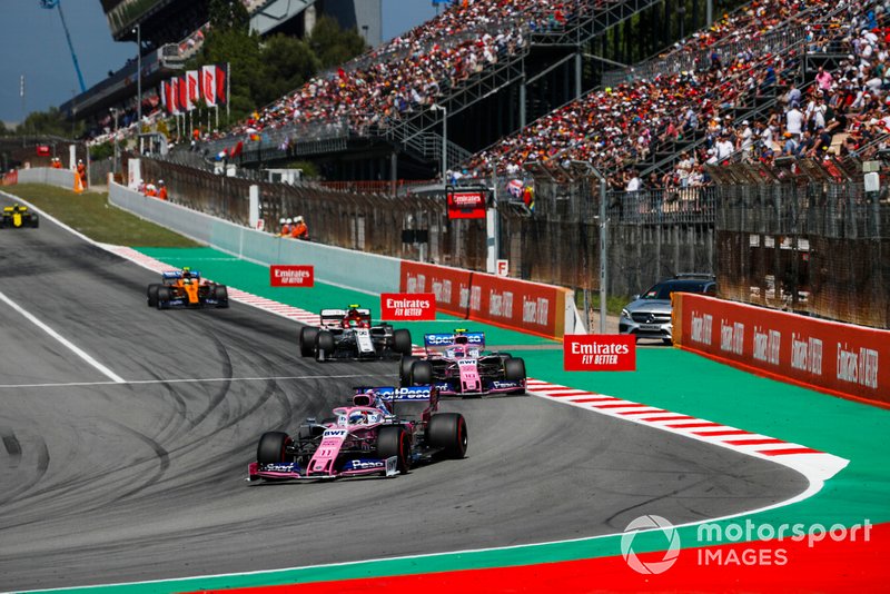 Sergio Pérez, Racing Point RP19, lidera Lance Stroll, Racing Point RP19, Antonio Giovinazzi, Alfa Romeo Racing C38, y Lando Norris, McLaren MCL34