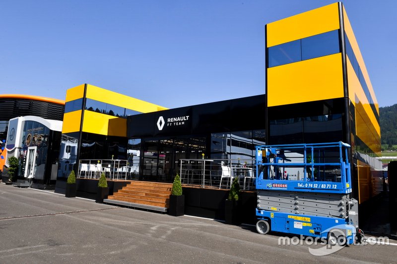 Renault F1 Team motorhome nel paddock