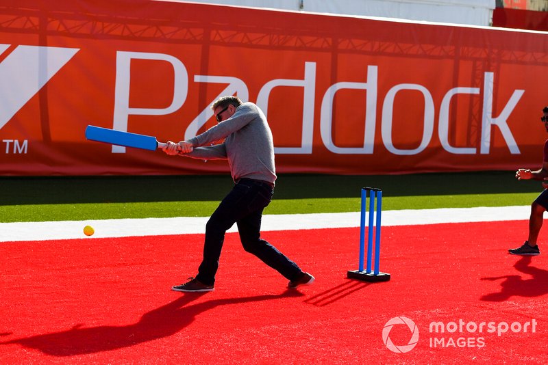 Simon Lazenby, Sky TV plays cricket in the paddock