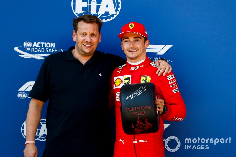 Pole Sitter Charles Leclerc, Ferrari riceve la Pirelli Pole Position Award